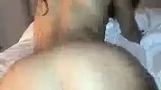 فتيات صغيرات يحصلن على مؤخراتهن ممزقة