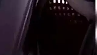 الشواذ المخنثون وملكات الربط ينزلون على الكتاكيت باستخدام قضبان اصطناعية