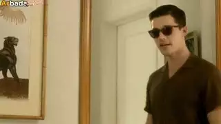يدخل علي اخواته وهم يمارسوا عادة سرية