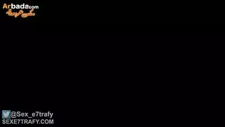 الاخت تثير اخوها وهي تستمني
