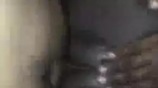 قضيب أسود كبير يدك فرج السمراء الشهوانية المبلل