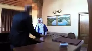 رئيس عربي يعطيها الجنس الإباحي القاسي الذي تتوق إليه