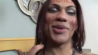 يمارس الجنس معها بعمق، يسحب، ويطلي كليهما بالمني