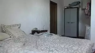 فتاة مسلمة ممتلئة تأخذ قضيبًا ضخمًا في مؤخرتها