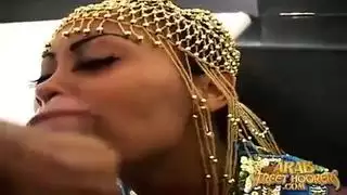 عاهرة الشارع العربي تأخذ شرج قاسي من غريب
