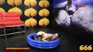 فيكتوريا لا تستطيع التوقف عن مص ذلك القضيب اللاتيني