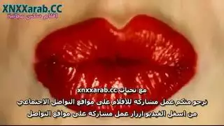 قذف في المطبخ: صديق الابن يمارس الجنس مع أم صديقه