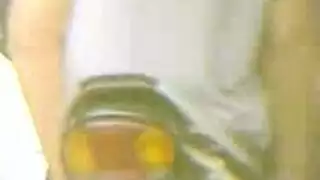 تمص زبري فى مكان عام