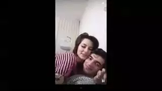 زوجة عربية لطيفة تأخذ قضيب زوجها في جنس عاطفي