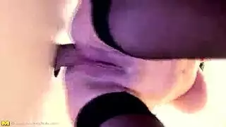 بيزنق علي حبيبتو بزبه من ورا في طيزها