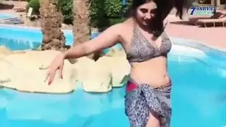رقصة عاهرة مصرية حارة تتحول إلى جماع إباحي قاسي