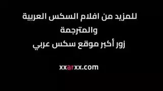 مراهق يشارك والديه