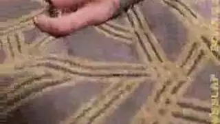 جبهة مورو موشومة في شباك صيد سوداء تركب ديكًا وتمتص قضيبًا صلبًا حتى تختفي