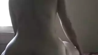 يطلع ورها علي اليوم و اول متفتح الباب يغتصبها