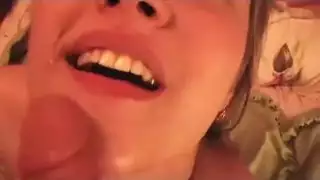 ضرب مؤخرتها الضيقة حتى تصرخ من المتعة
