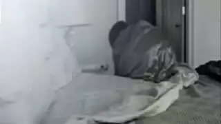 شريط جنسي مثلّي لزوجتي وحماتي يتم كشفه