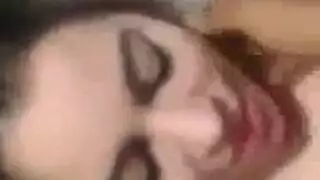 رجل يستعمل منشط جنسي ويغرق كس بالقزف