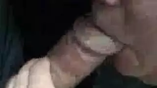 جلسة مص قوي وعميق في مشهد إباحي مثير