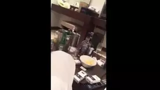 الزنجي يستعرض زبه الطووويل