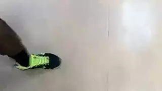 فتاه خجولة تعمل حمام زيت