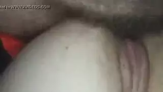 خادمات مثيرة تأخذ قضيبًا كبيرًا في غرفة الفندق