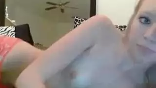 كس شقراء صغيرة الحجم يُضرب بقوة في المتنزه