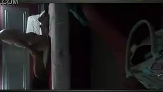 لا مال، لا مشكلة: ليلي ميسون تلمس نفسها حتى تبلغ مراراً