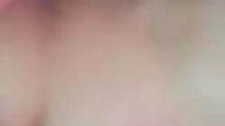 آسيوية صغيرة تحصل على جماع مزدوج عنيف من رجال سود في جنس جماعي