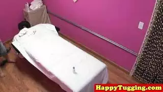 صالة تدليك سحاقية: ألسنة وألعاب على الطاولة