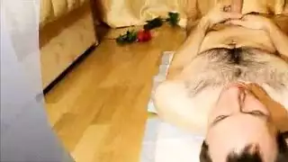 تمتص الرقيق على عميل جميل