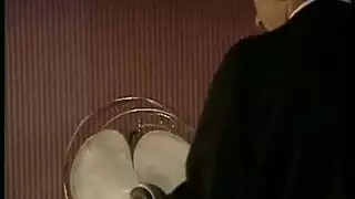 عبادة فرج سحاقية: ألسنة وعصارات في حراك إكس إكس إكس