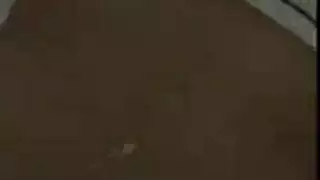 أم عازبة آسيوية بلا مال في جنس جماعي خشن