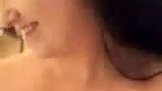 تفتح مؤخرتها على نطاق واسع لمشهد دي بي خشن