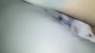 مشهد إباحي صريح مع زوجة حامل مثيرة تمص قضيباً