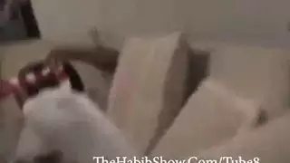 فتاة الحي المستغَلة تخدم رغبات الرجل العربي