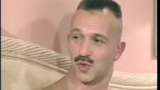 الزوج يتناك من الزوجة