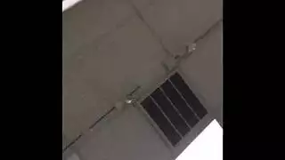 بداية قوية: شقراء بقميص أحمر تمارس الجنس مع قضيب غريب