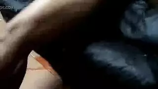 زوجي يبلع ثديي العصيريين بعمق