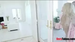 سكس الام ترضع زب