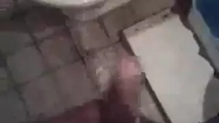 امرأة ناضجة تأخذ شابًا: شفط عميق وإنزال شرجي داخلي