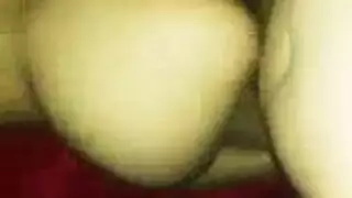 ماما مع الثدي الطبيعي مص على ديك صلب كبير