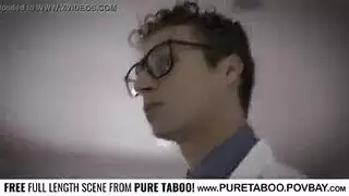 إيميلي ويليس وجوانا أنجيل في ثنائي ثلاثي صاخب بالفندق