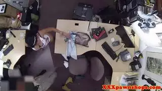 نيك كس و تفتح رجليها
