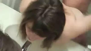 بورن في حمام عام: نيك خفي وقذف نهائي