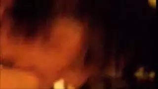 حركة فم ماهرة: مص قضيب صلب في كورسيه أحمر ضيق