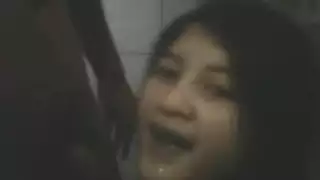 مضاجعة في الكابينة ثم استحمام بالسائل المنوي من قضيب كبير