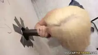جلسة نيك صعبة مع راقصة عارية وعشيقها النحيف