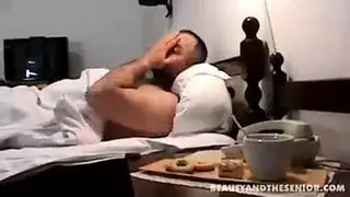إثارة صريحة تتحول إلى جماع عنيف