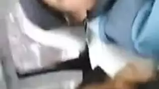 ينيك أخاه وصديقته في قرفته