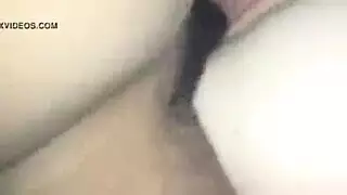 شاب وسيم يختنق على قضيب ضخم صلب
